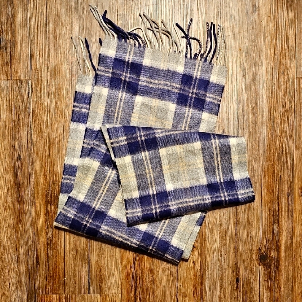 NWOT Edinburgh 100% Cashmere Plaid Fringe Scarf in Blue and Cream